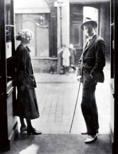 American Sylvia and her Irishman on rue de l’Odeon in the 1920s